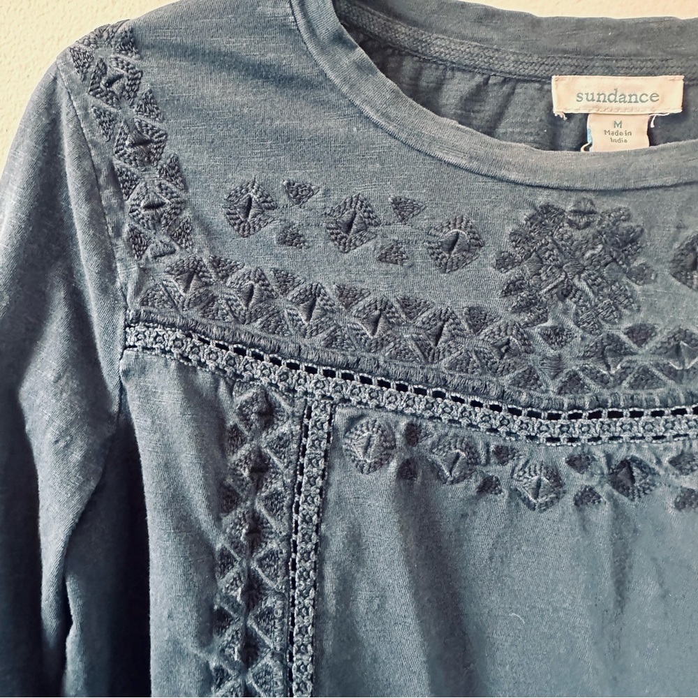 Sundance navy blue embroidered peasant style top size medium - Picture 5 of 13
